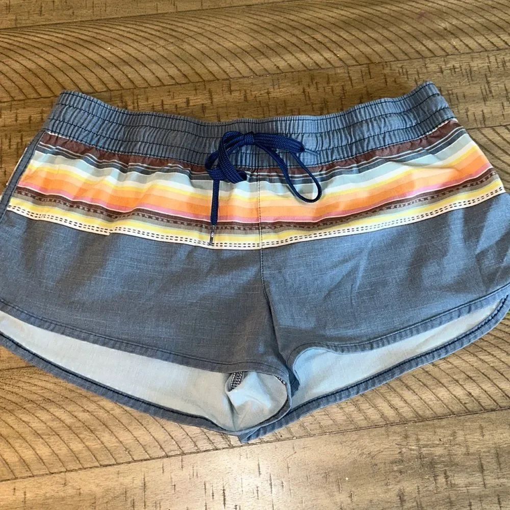 Rip Curl 🏄🏻♀️ Rainbow 🌈 Shorts. Tie front. Security Back Pocket Vintage Look